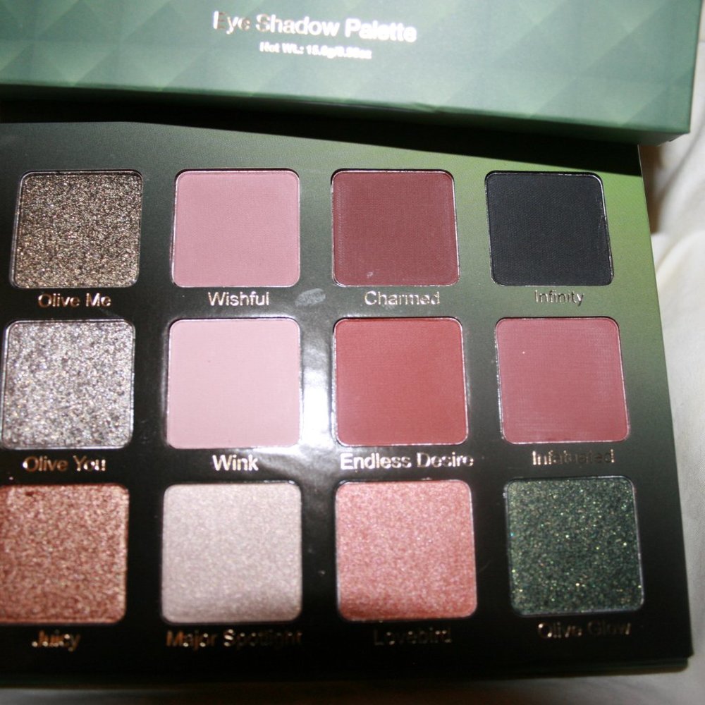 eyeshadow - Picture 3 of 3